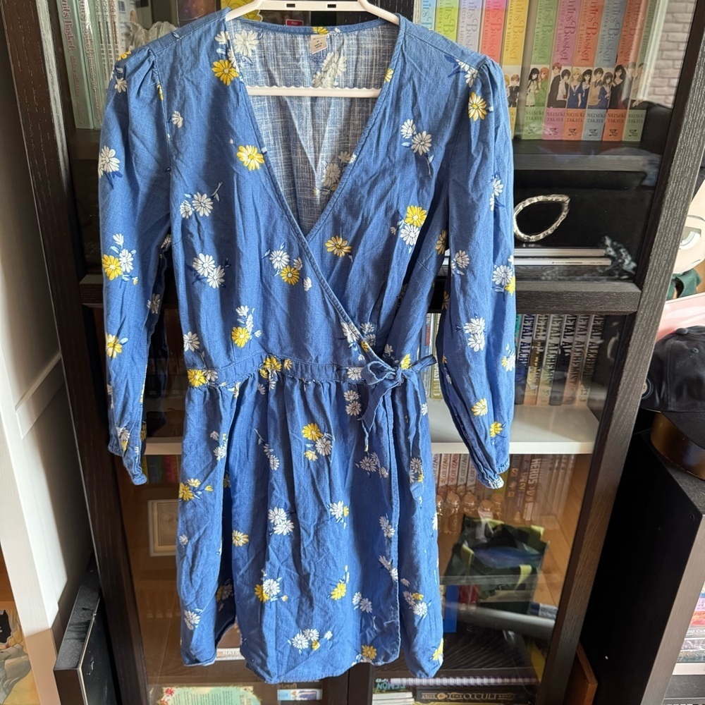 Old Navy Floral Blue Wrap Dress